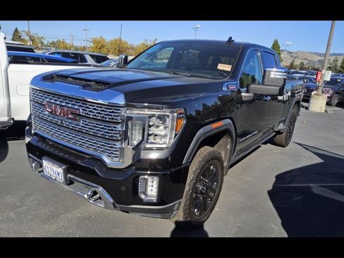 Used 2022 GMC Sierra 2500 Denali w/ Denali Black Diamond Edition image 7