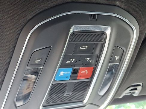 Used 2024 Jeep Wagoneer Series III AWD/4WD image 32
