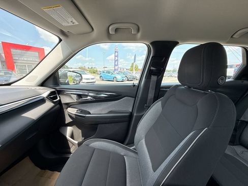 Used 2024 Chevrolet TrailBlazer LS FWD image 30