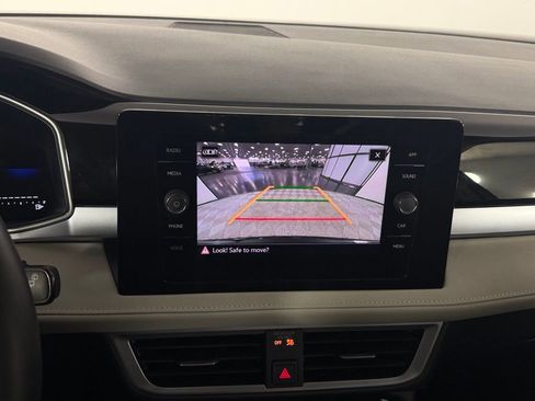 Used 2025 Volkswagen Taos SE image 15