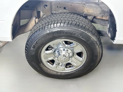 Used 2018 RAM 2500 Tradesman w/ Chrome Appearance Group image 32