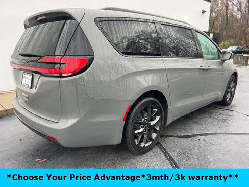 Certified 2022 Chrysler Pacifica Touring-L w/ S Appearance Package image 3