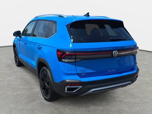 New 2026 Volkswagen Taos SE FWD image 7