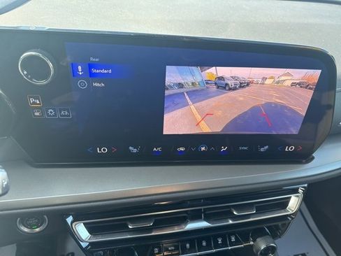 Used 2025 Chevrolet Traverse LT image 33