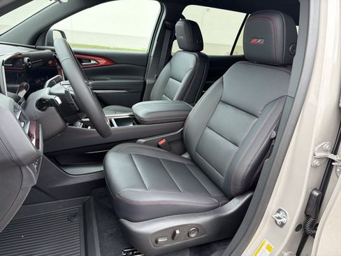 New 2026 Chevrolet Traverse Z71 w/ Driver Confidence Package AWD/4WD image 11