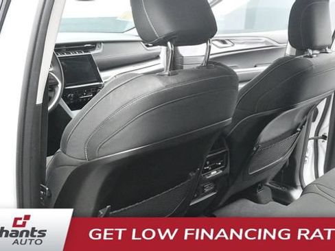 Used 2022 Jeep Grand Cherokee Laredo w/ Luxury Tech Group I AWD/4WD image 23