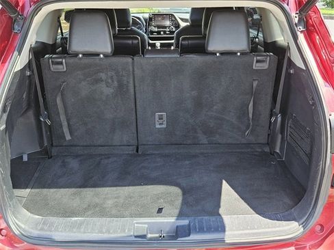Used 2022 Toyota Highlander XLE image 13