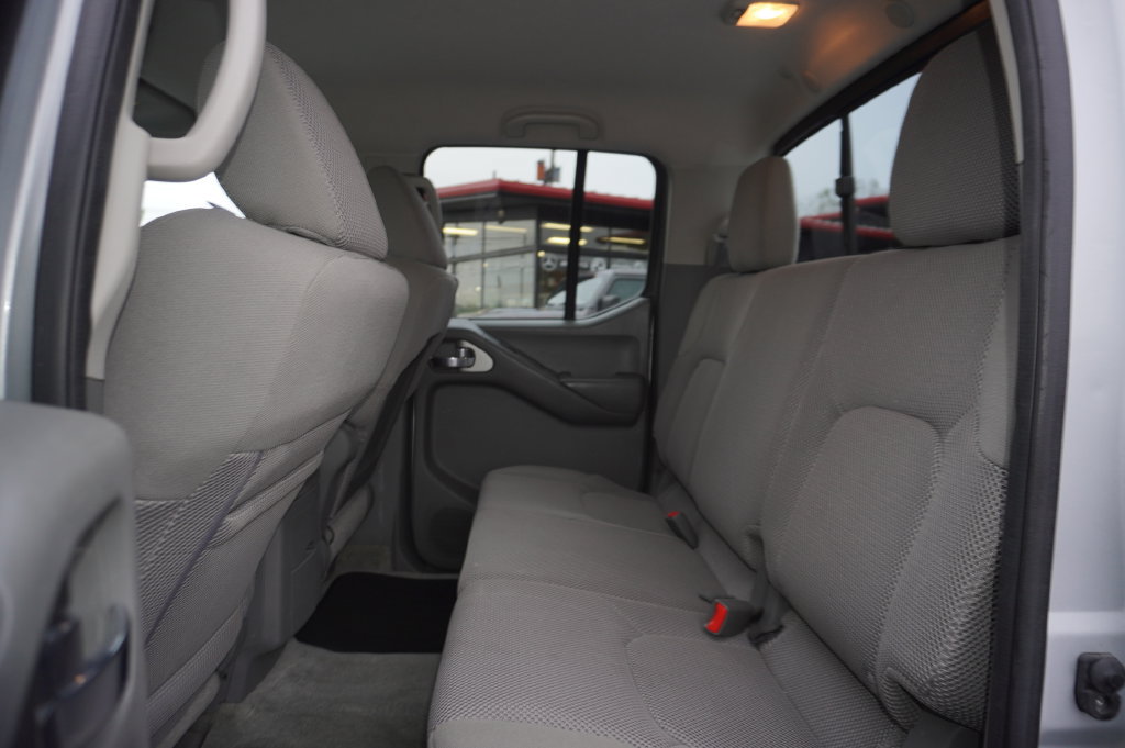 Used 2014 Nissan Frontier SV w/ SV Value Truck Package AWD/4WD image 24