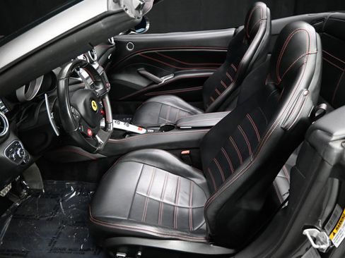 Used 2016 Ferrari California T image 59