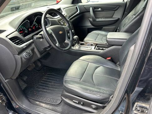 Used 2017 Chevrolet Traverse LT w/ Style and Technology Package FWD image 9