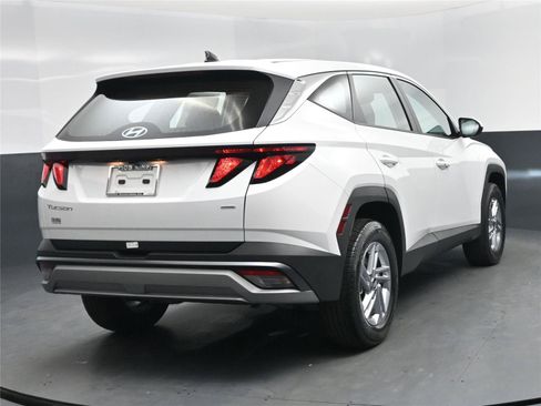 New 2026 Hyundai Tucson SE image 12