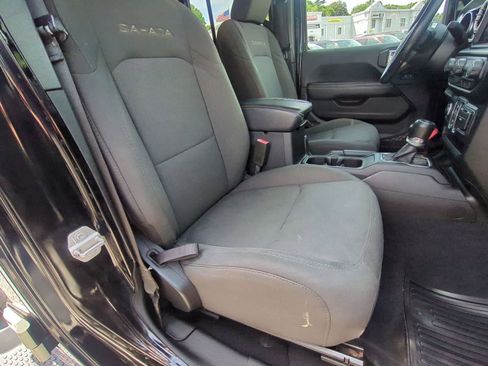 Certified 2019 Jeep Wrangler Unlimited Sahara AWD/4WD image 21