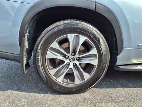 Used 2020 Toyota Highlander XLE image 7