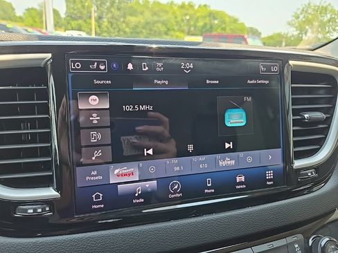 Used 2023 Chrysler Pacifica Touring-L FWD image 47