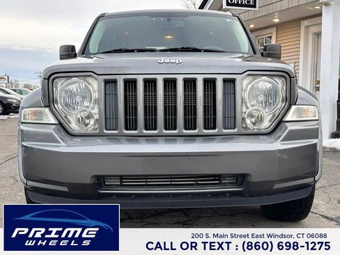 Used 2012 Jeep Liberty Sport image 2