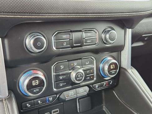 Used 2024 GMC Yukon SLT AWD/4WD image 21