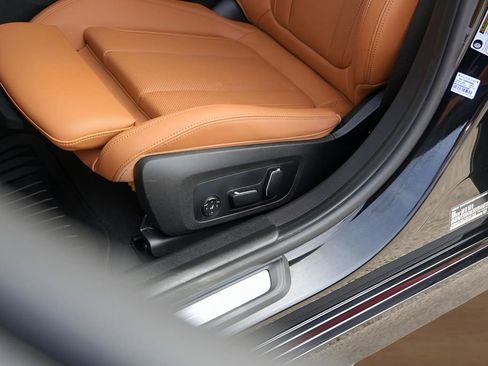 Used 2025 BMW 330i Sedan w/ Premium Package image 8