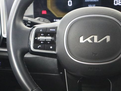 Used 2024 Kia Sorento S image 8