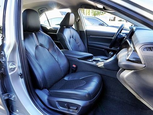 Used 2023 Toyota Camry XSE image 11