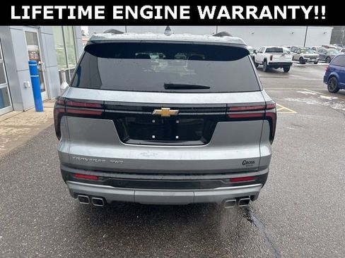 Used 2025 Chevrolet Traverse LT image 6