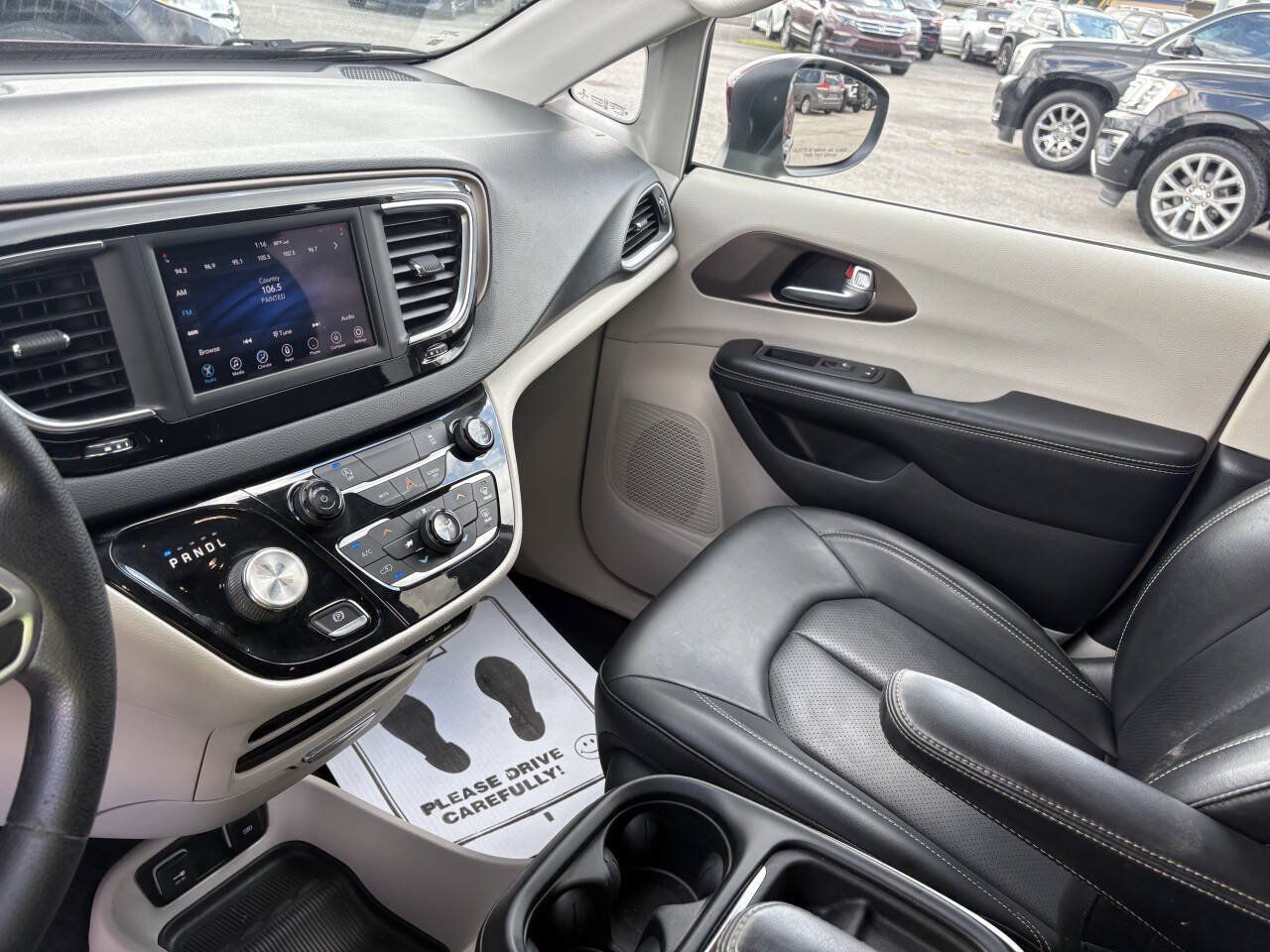 Used 2020 Chrysler Voyager Lxi FWD image 34