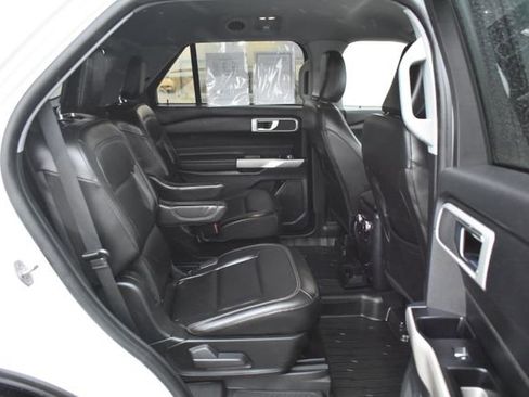Used 2022 Ford Explorer XLT w/ Equipment Group 202A image 40
