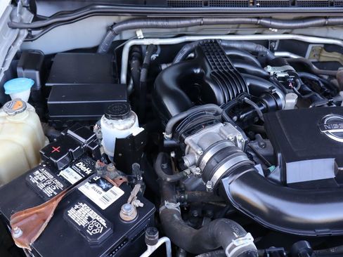 Used 2015 Nissan Xterra S image 37