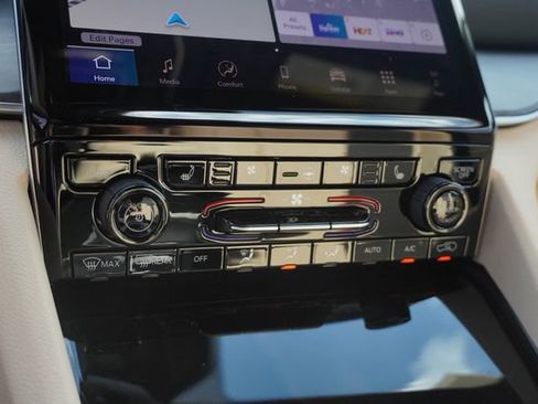 New 2025 Jeep Grand Cherokee L Limited w/ Luxury Tech Group II RWD image 26