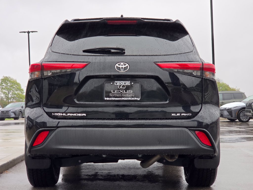 Used 2021 Toyota Highlander XLE AWD/4WD image 24
