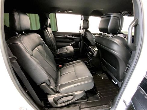 Used 2022 Jeep Wagoneer Series III w/ Flexible Seating Group RWD image 19