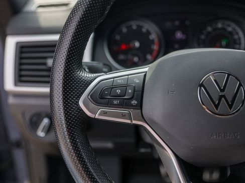 Used 2021 Volkswagen Atlas Cross Sport SE w/ Panoramic Sunroof Package image 17