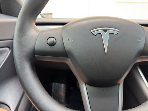 Used 2020 Tesla Model 3 Standard Range Plus RWD image 19