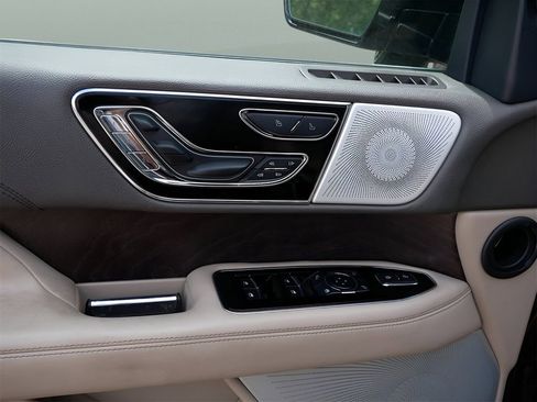 Used 2023 Lincoln Navigator Reserve image 17