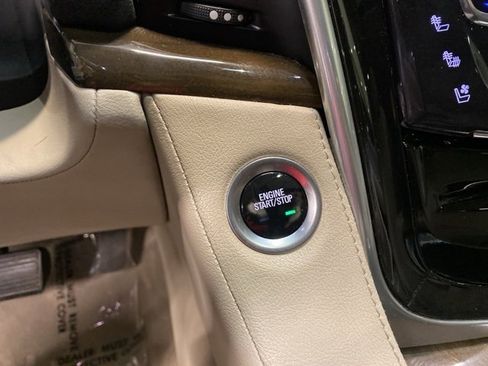 Used 2020 Cadillac Escalade ESV Premium Luxury w/ LPO, Radiant Package image 21