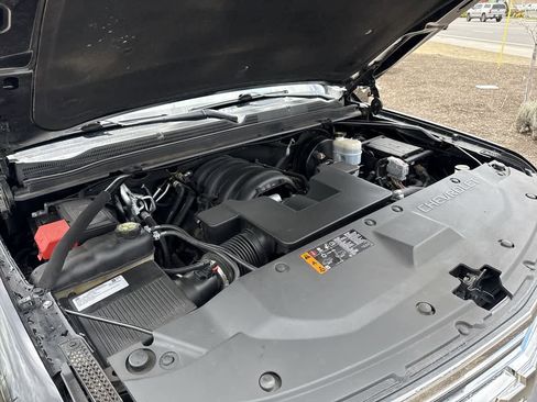 Used 2020 Chevrolet Suburban Premier AWD/4WD image 7