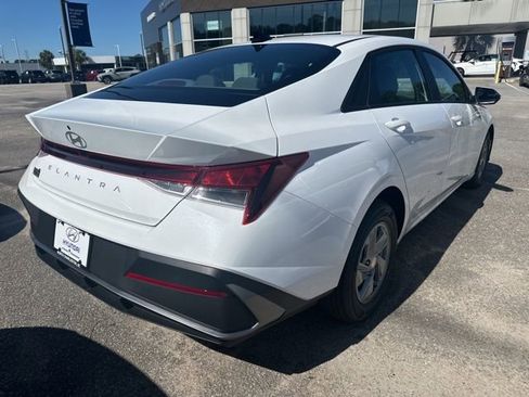 Used 2026 Hyundai Elantra SE FWD image 3