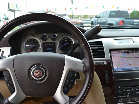 Used 2014 Cadillac Escalade Premium AWD/4WD image 17