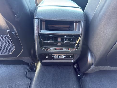 Used 2025 Jeep Grand Cherokee Limited w/ Black Appearance Package AWD/4WD image 33