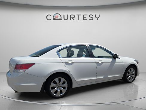 Used 2010 Honda Accord EX-L image 3