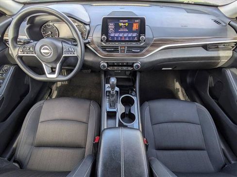 Used 2024 Nissan Altima 2.5 SV FWD image 17