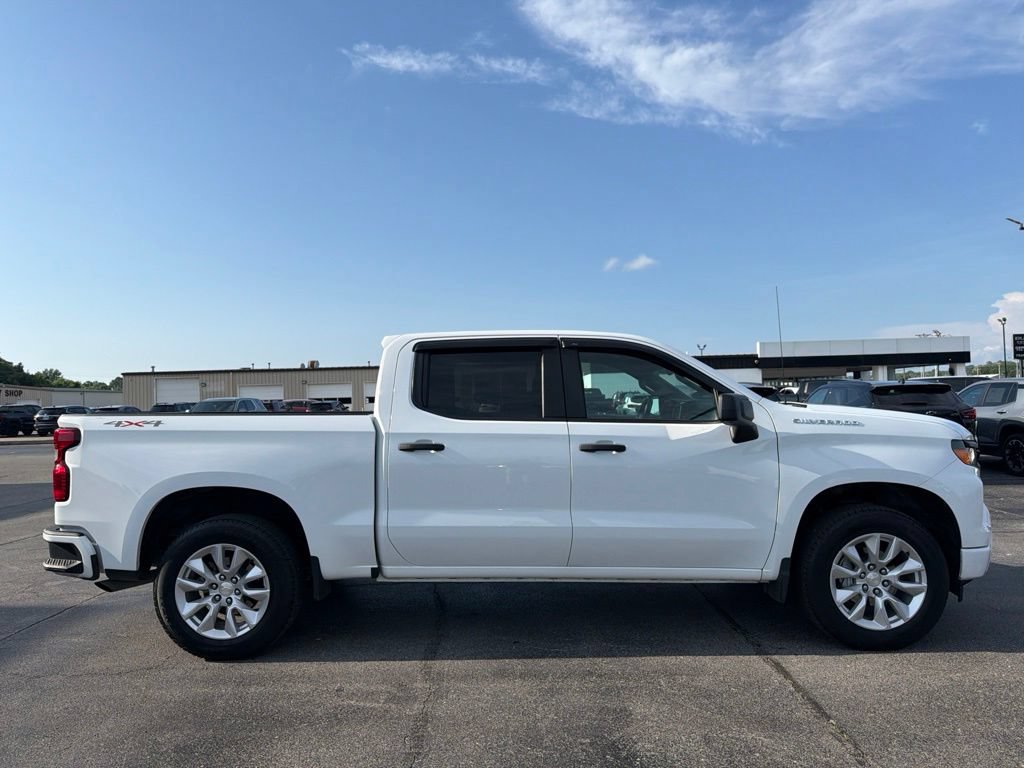 Used 2023 Chevrolet Silverado 1500 Custom AWD/4WD image 2
