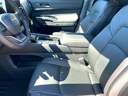 New 2026 Nissan Pathfinder SL image 10