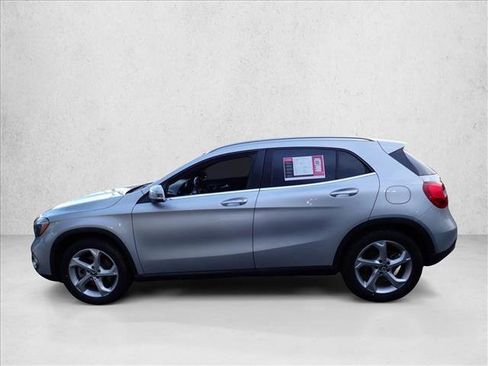 Used 2018 Mercedes-Benz GLA 250 4MATIC image 2