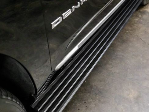 Used 2023 GMC Yukon Denali w/ Denali Reserve Package image 14