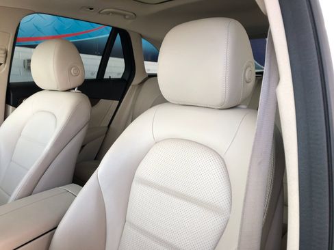 Used 2021 Mercedes-Benz GLC 300 4MATIC image 22
