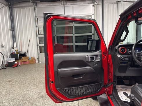 Used 2022 Jeep Wrangler Unlimited Sahara image 7