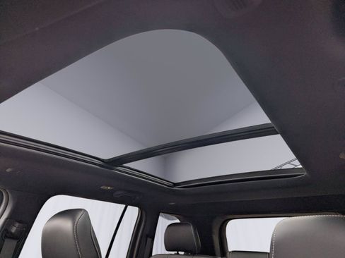 New 2026 Jeep Grand Cherokee Limited RWD image 11