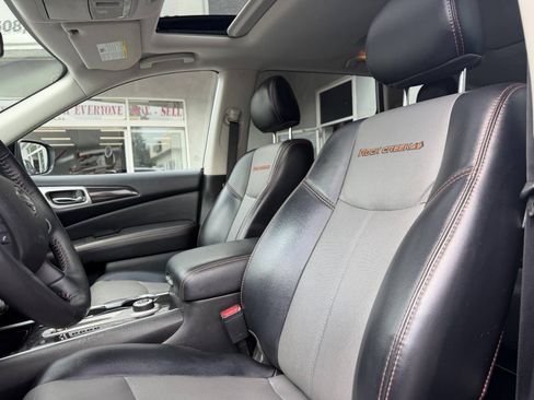 Used 2020 Nissan Pathfinder SL AWD/4WD image 20