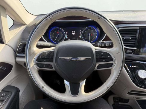 Used 2017 Chrysler Pacifica Limited w/ Tire & Wheel Group image 17