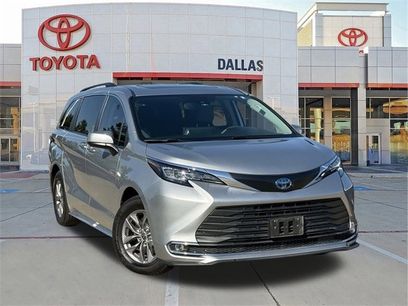 Used 2022 Toyota Sienna XLE